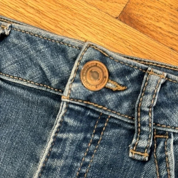 Women’s Shortie Denim Shorts Distressed Size: 11 - Picture 2 of 8